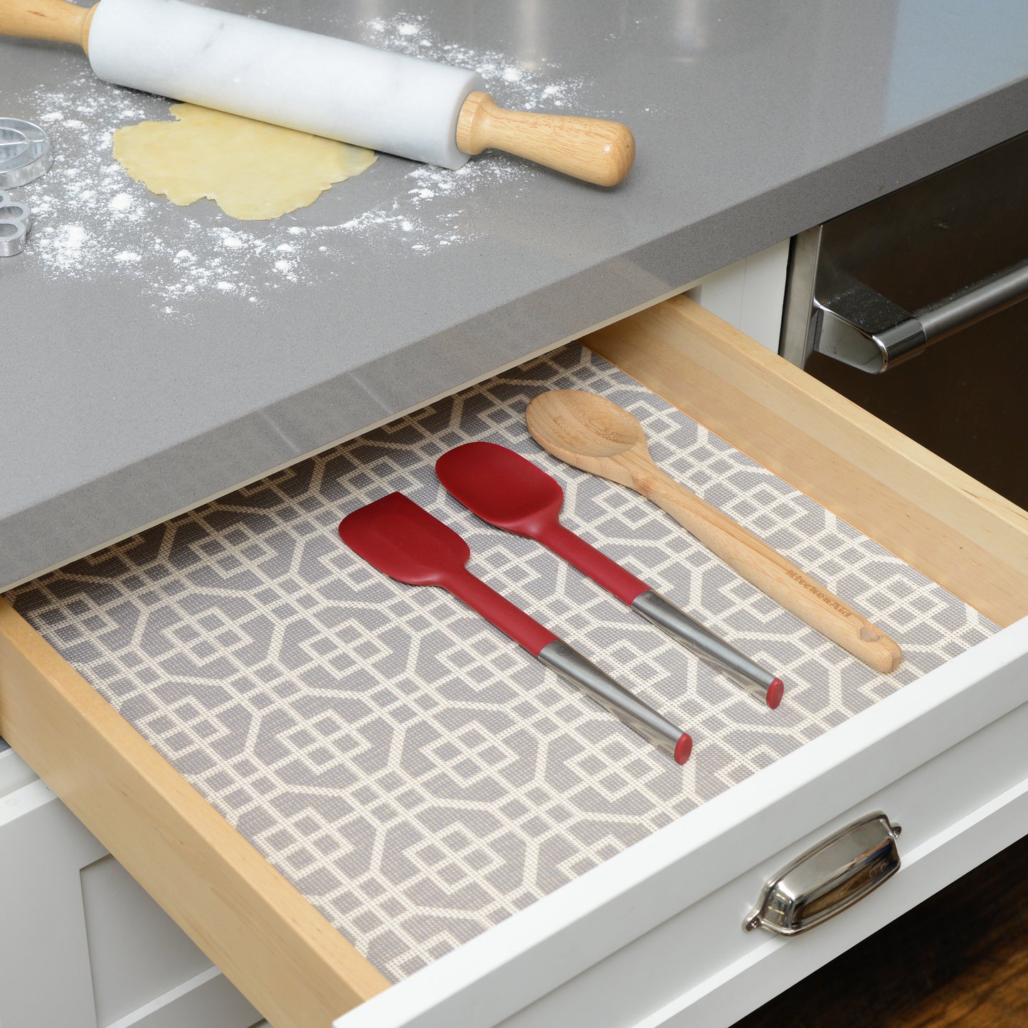 Con-Tact® Brand Printed Grip – Grip Shelf Liner, Citadel Gray On White