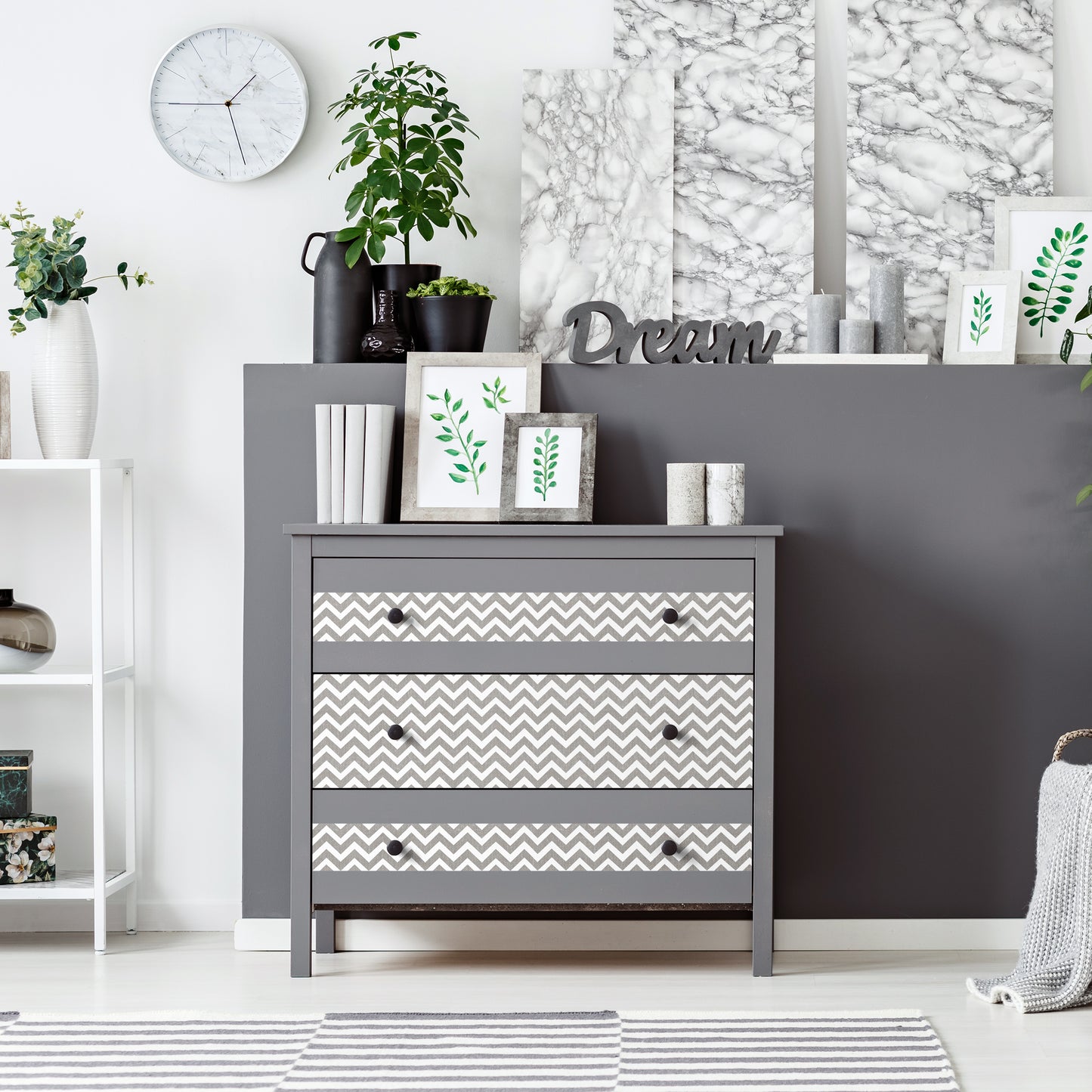 Con-Tact® Brand Creative Covering™ – Removable Self-Adhesive Shelf Liner, Textured Chevron Gray