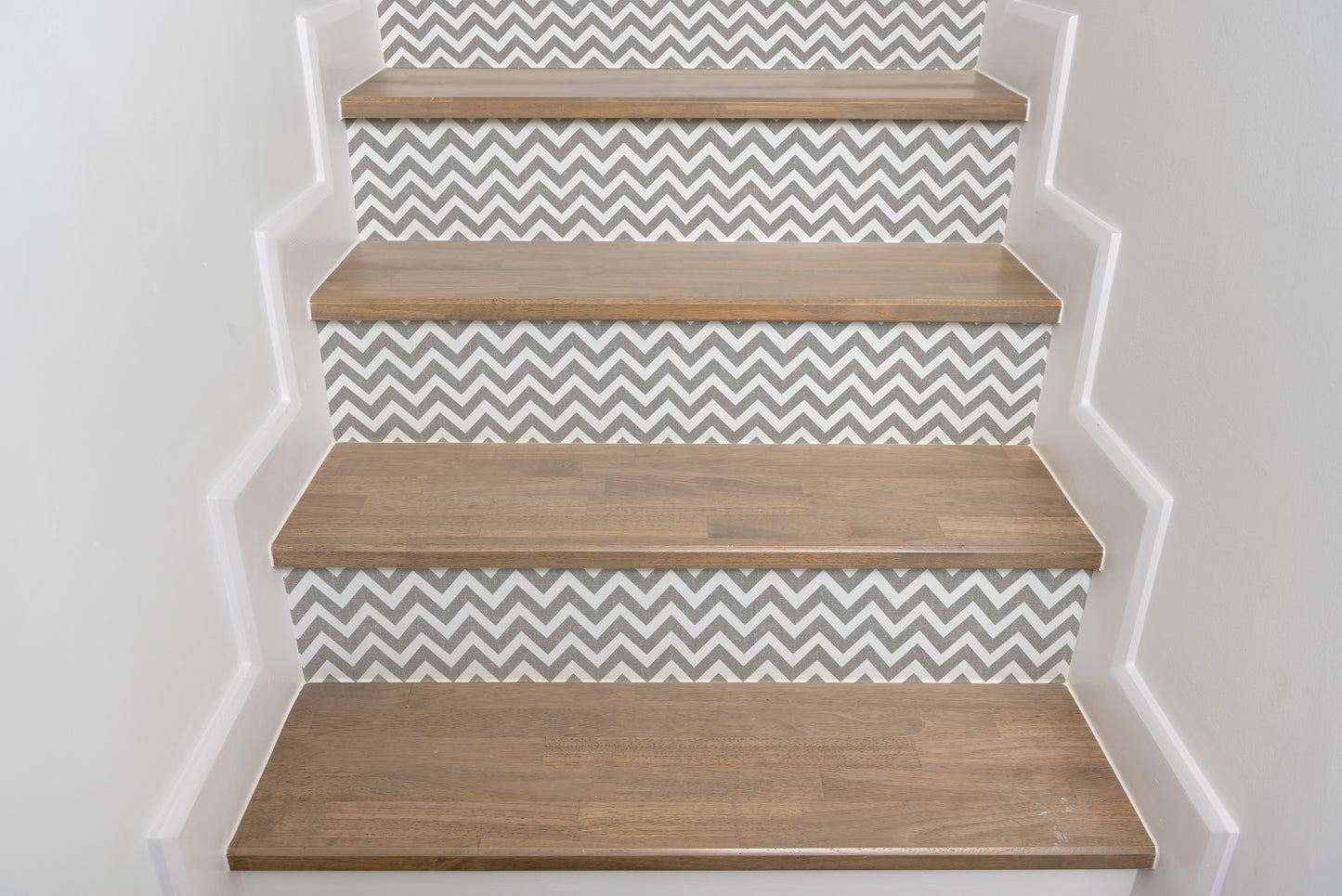 Con-Tact® Brand Creative Covering™ – Removable Self-Adhesive Shelf Liner, Textured Chevron Gray