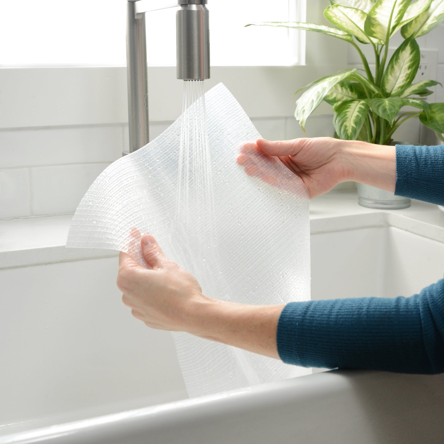 Con-Tact® Brand Zip-N-Fit™ Premium – Non-Adhesive Shelf Liner, Ribbed Clear